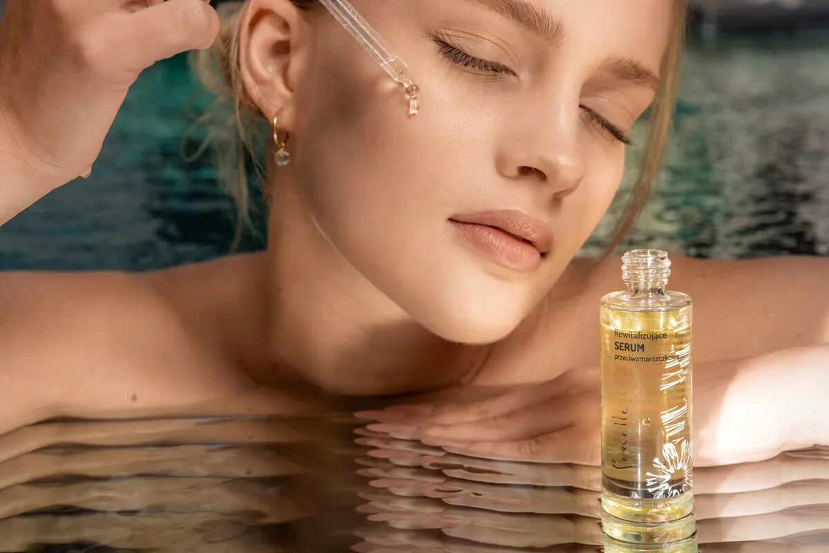 Czy serum z witaminą C wysusza skórę? Odkryj prawdę o nawilżeniu