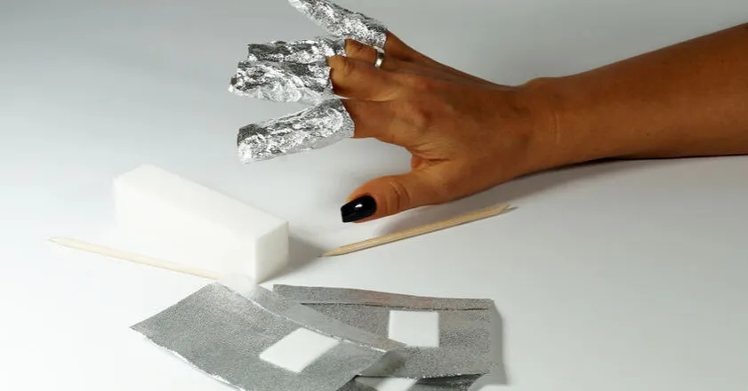 Czym zmywać hybrydy, aby uniknąć uszkodzenia paznokci?