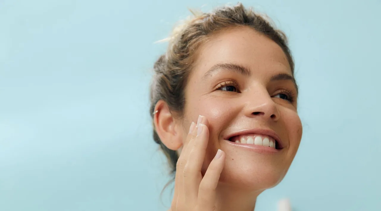 Czy płyn micelarny się zmywa? Odkryj prawdę o jego stosowaniu