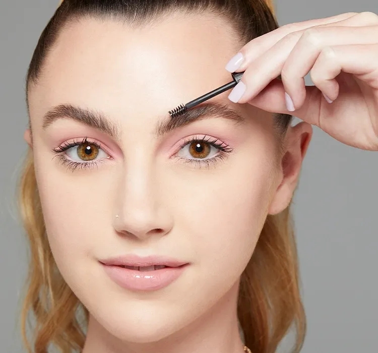 Ile rosną brwi? Odkryj, jak długo trwa ich pełny odrost