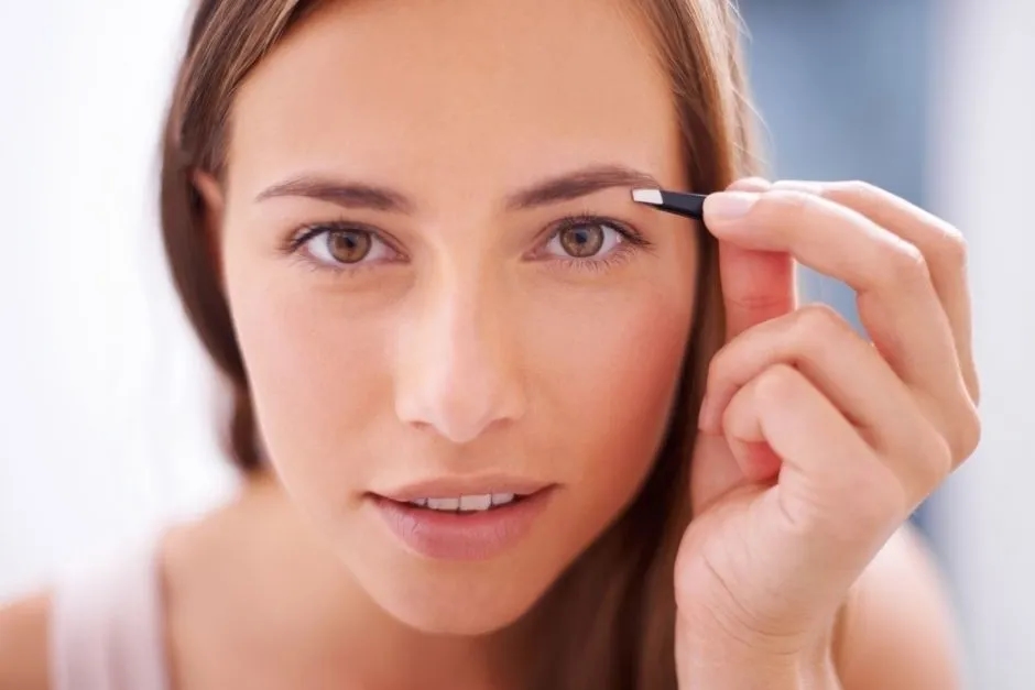 Jak regulować brwi, aby uniknąć błędów i uzyskać idealny kształt