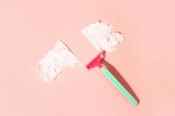 Jak ogolić miejsce intymne bez podrażnień i cieszyć się gładkością