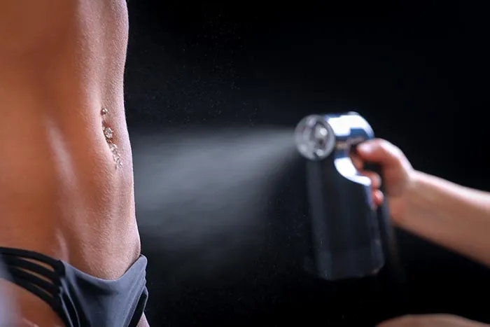 Jak się przygotować do opalania natryskowego, aby uniknąć błędów