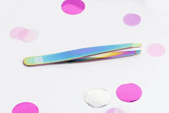 Jak samemu wyregulować brwi, by uniknąć błędów i podrażnień